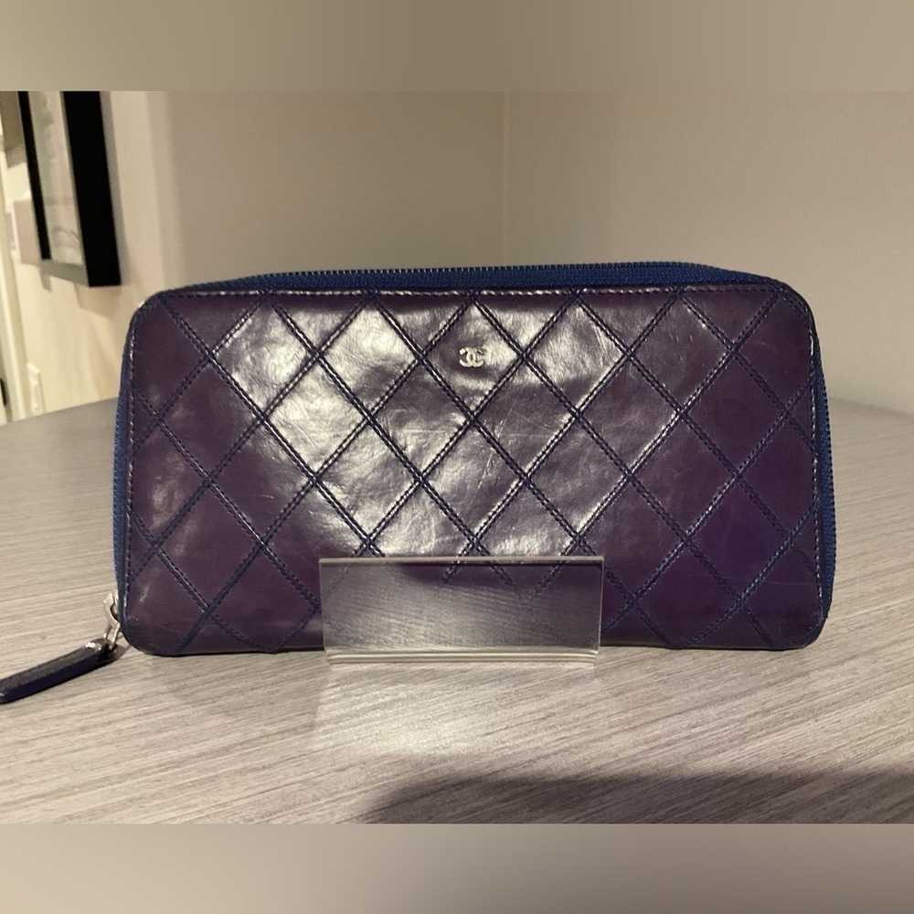 *AUTHENTIC* Chanel Zip Around Wallet